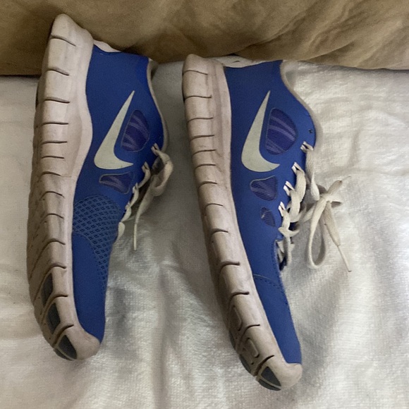 Blue and white Nike - Picture 4 of 5